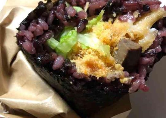 纤依手工饭团加盟