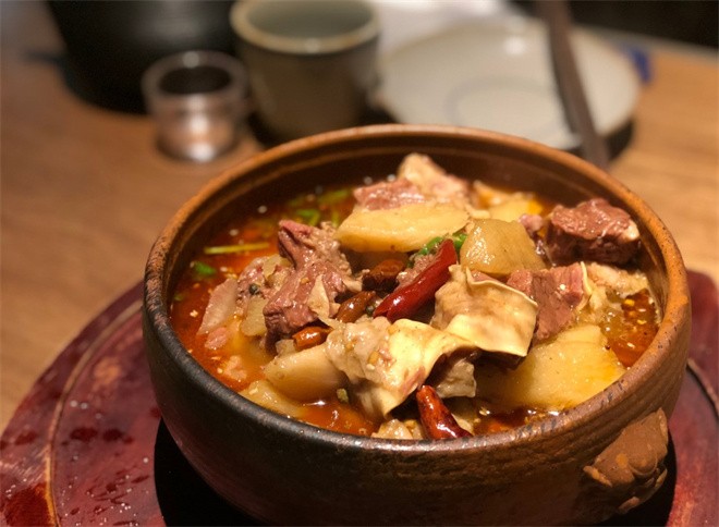 纤万嘉正宗麻辣烫