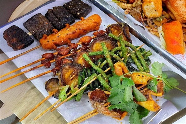 左炸右拌炸串拌饼加盟