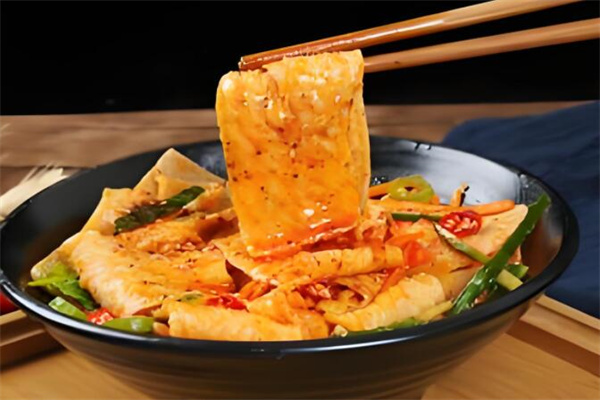 小辣椒擀面皮加盟