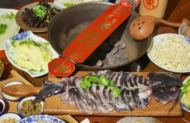 鱼夫鱼仔鹅卵石石鱼火锅 鱼夫鱼仔鹅卵石石鱼火锅