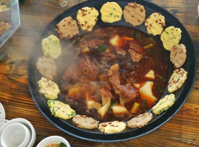 张家大院大骨贴饼子 张家大院大骨贴饼子