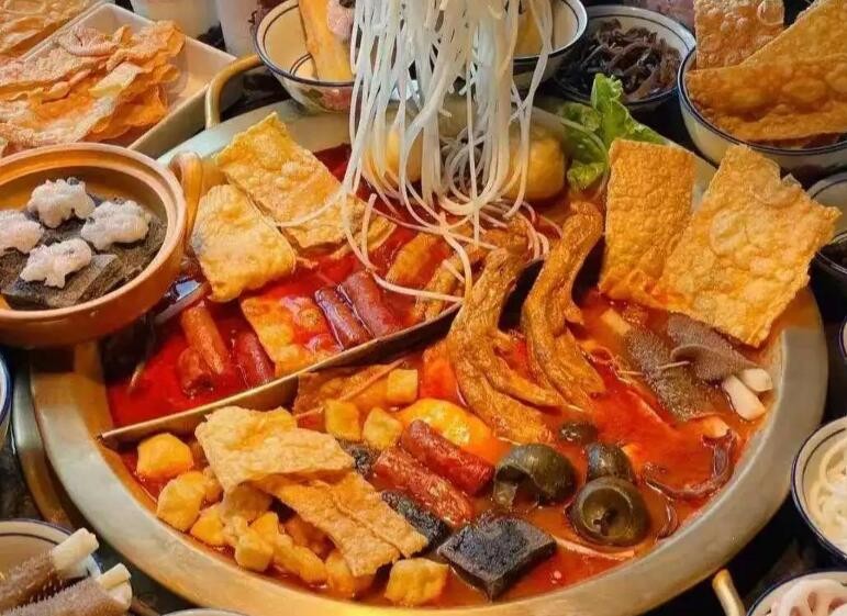 顶上头螺蛳粉火锅加盟