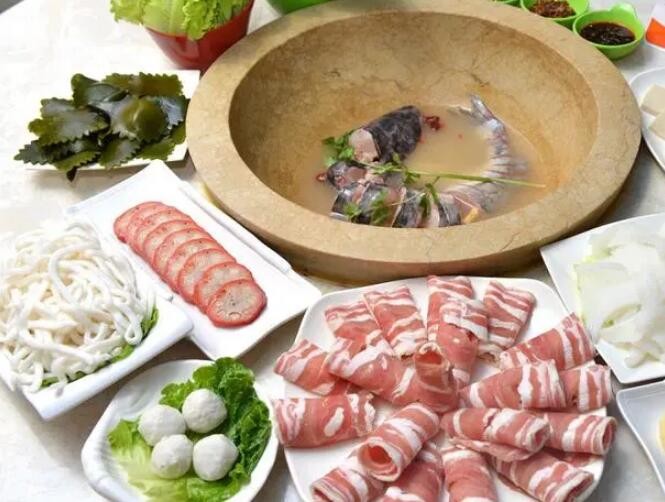 俏食尚蒸汽石锅鱼加盟
