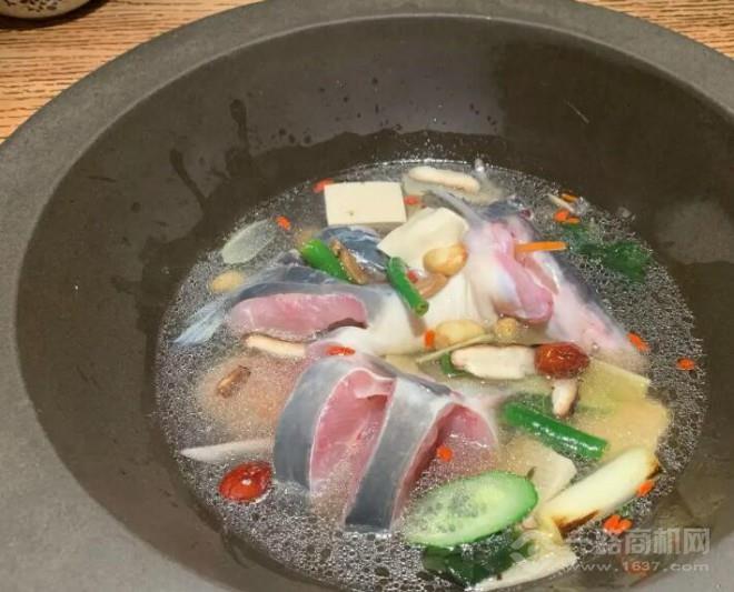 鲜潭蒸汽石锅鱼 鲜潭蒸汽石锅鱼