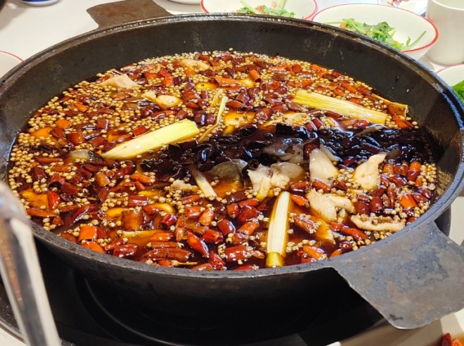 肖铁锅美蛙肥肠鱼加盟