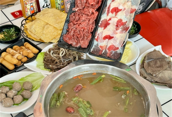 小牛滚滚贵州黄牛肉火锅加盟 小牛滚滚贵州黄牛肉火锅加盟