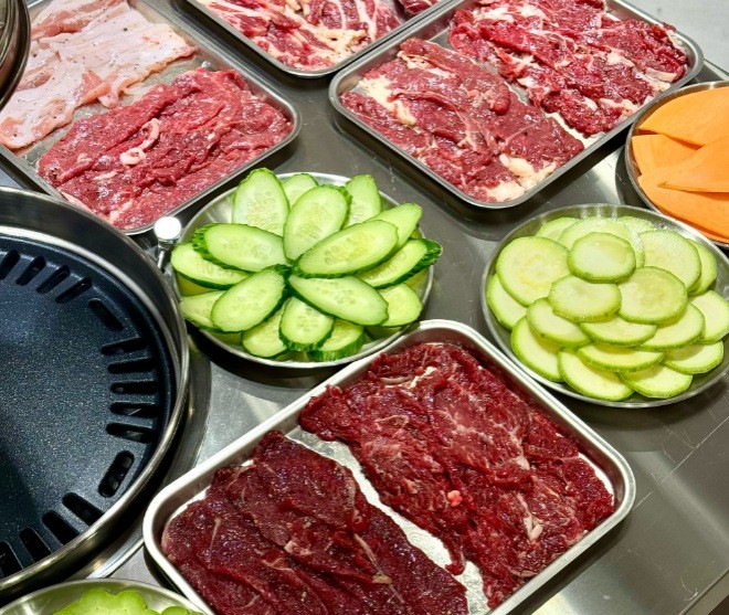 关小满自助烤肉鲜切牛肉火锅加盟