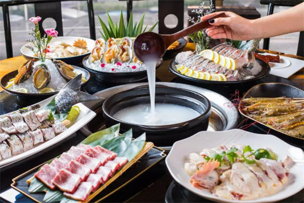 汕头食味香火锅店加盟