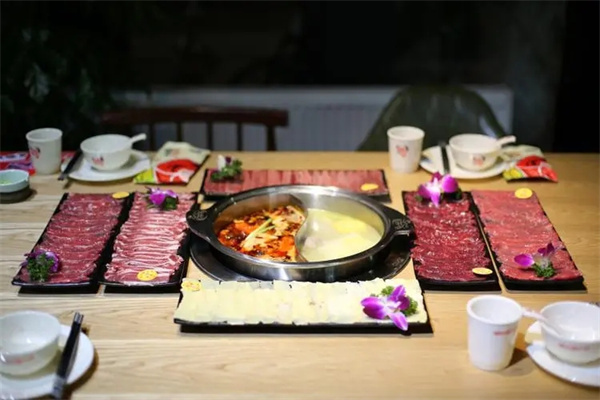 八合潮汕牛肉火锅加盟