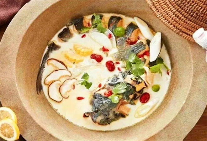 鱼翻天豆腐石锅鱼 鱼翻天豆腐石锅鱼