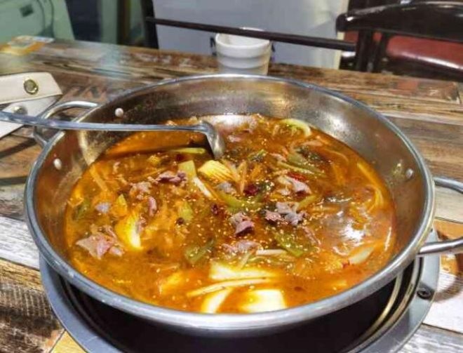 喃妹云南酸菜牛肉火锅加盟