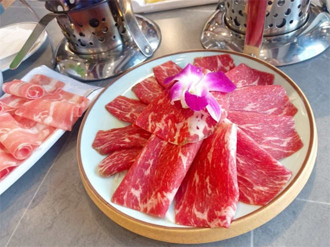 山夏间酸汤牛肉火锅