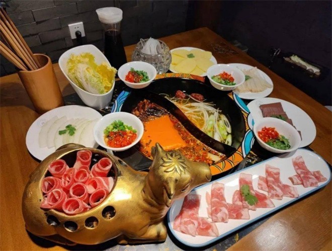 龙锦门火锅