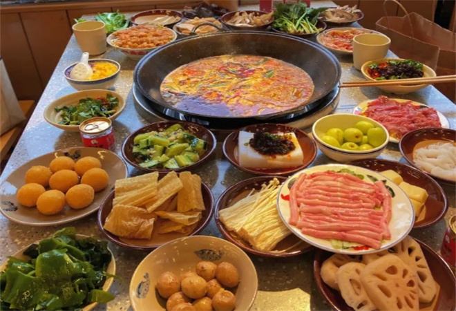 酸辣婆火锅加盟