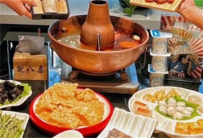 就八桌牛排火锅加盟