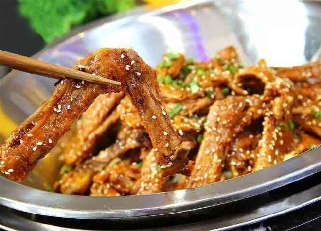 杨大师鸭爪爪特色火锅
