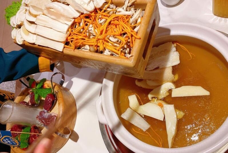 菌彩野生菌火锅加盟