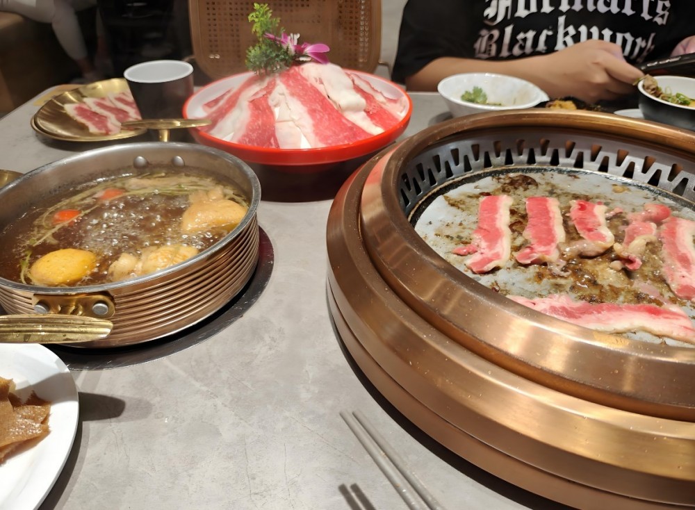 关小满自助烤肉鲜切牛肉火锅