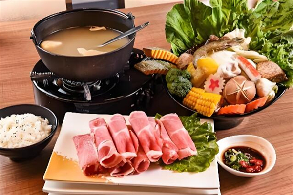 箱食潮牛馆加盟