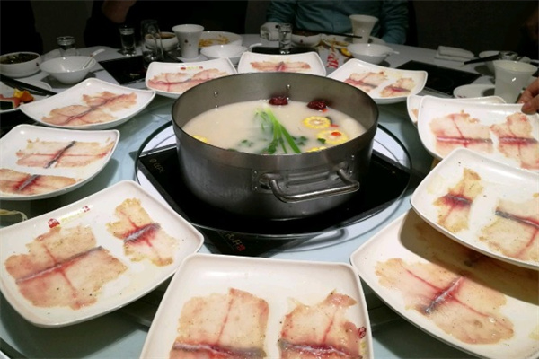 李记鱼庄火锅加盟