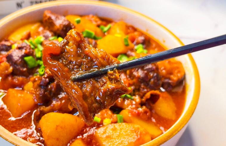 土豆牛腩煲 土豆牛腩煲