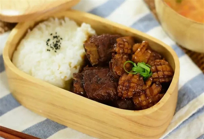 鲍鱼排骨饭 鲍鱼排骨饭