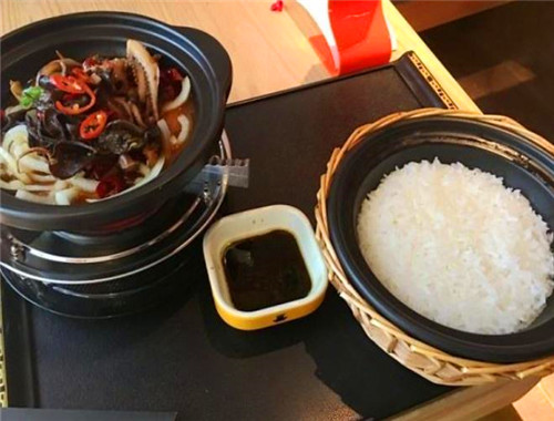 甄谷香瓦锅饭加盟
