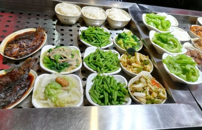 小碗肉快餐加盟