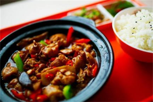 张记缘黄焖鸡加盟