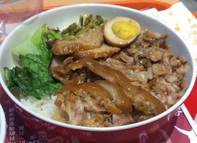 康小贝猪脚饭加盟