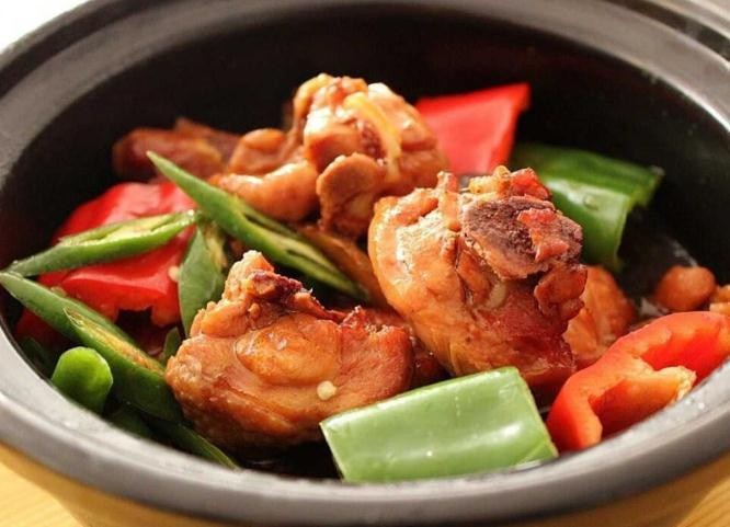 泉昕黄焖鸡米饭