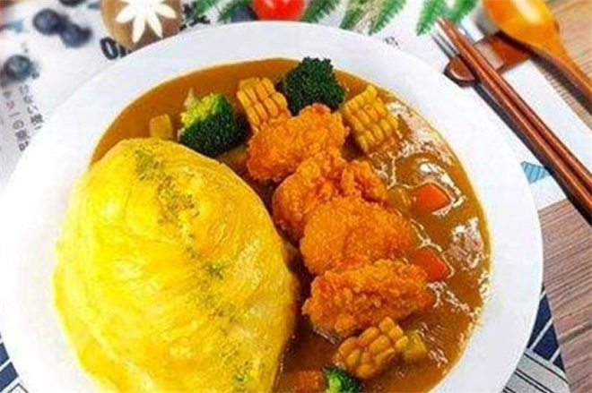 咖喱蛋包饭 咖喱蛋包饭