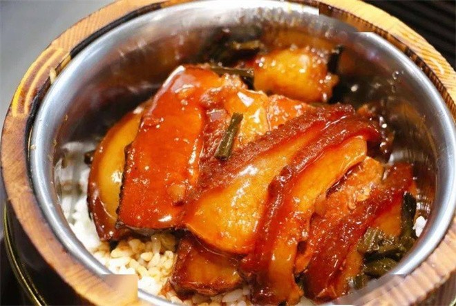 吃一碗木桶饭