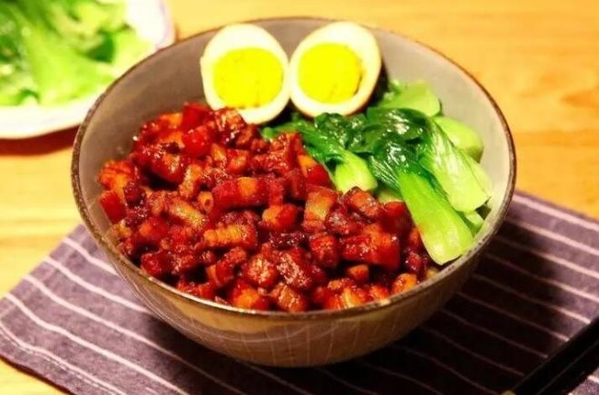 鲁家班卤肉饭加盟