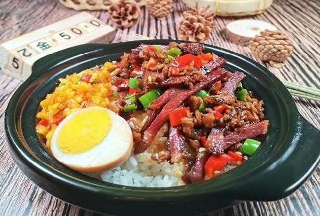 牛肉煲仔饭
