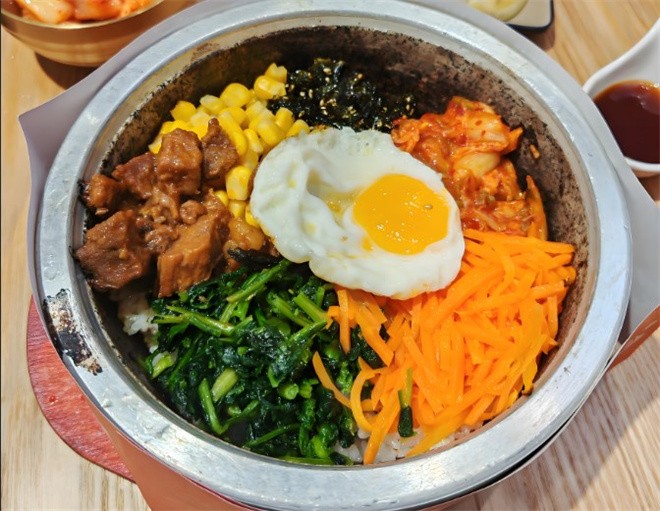 金鑫石锅拌饭