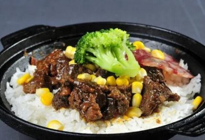 炉火阿昌牛腩煲仔饭加盟