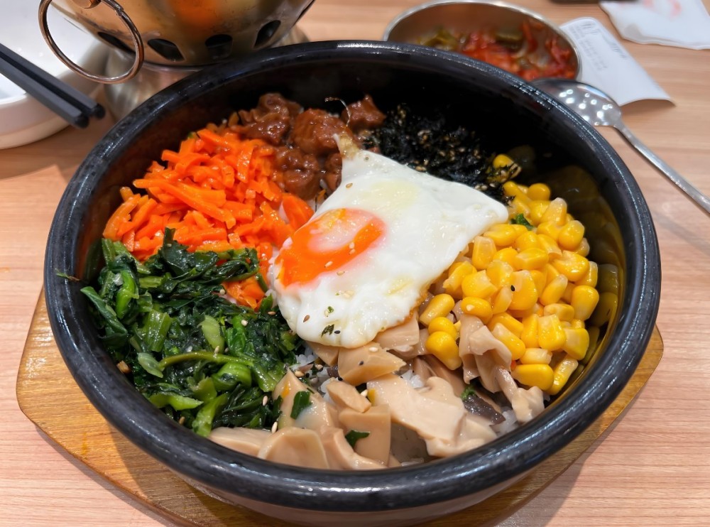 韩校校石锅拌饭