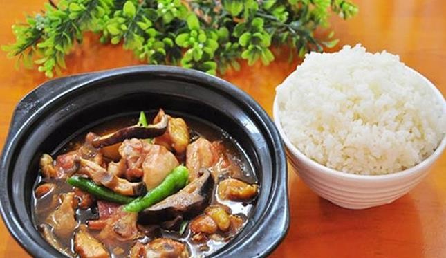 荣福居黄焖鸡米饭