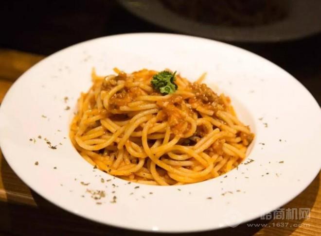 畔桥边の手作牛排意面 畔桥边の手作牛排意面