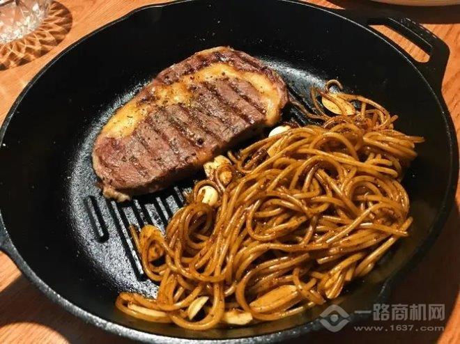 关山熊手作牛排意面 关山熊手作牛排意面