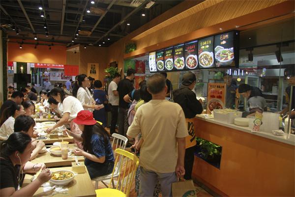 鱼吖吖酸菜鱼米饭快餐加盟