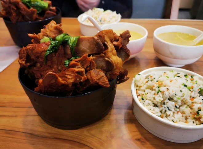 骨小仙肉骨饭加盟