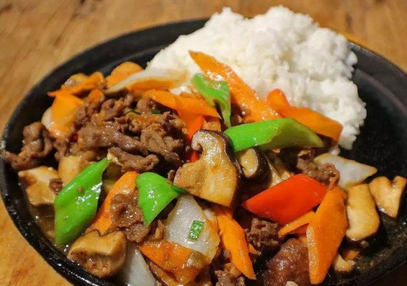 辣三厨牛肉盖饭
