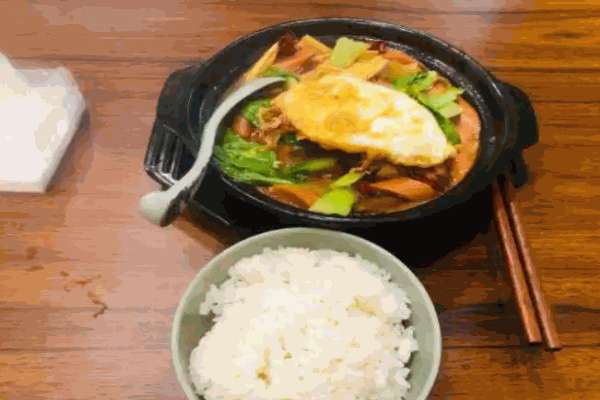 周文斌砂锅鸡米饭加盟