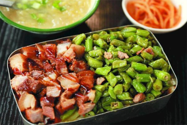 东北精炒老饭盒加盟