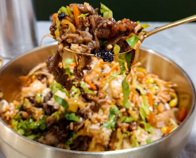 新式烤肉拌饭加盟