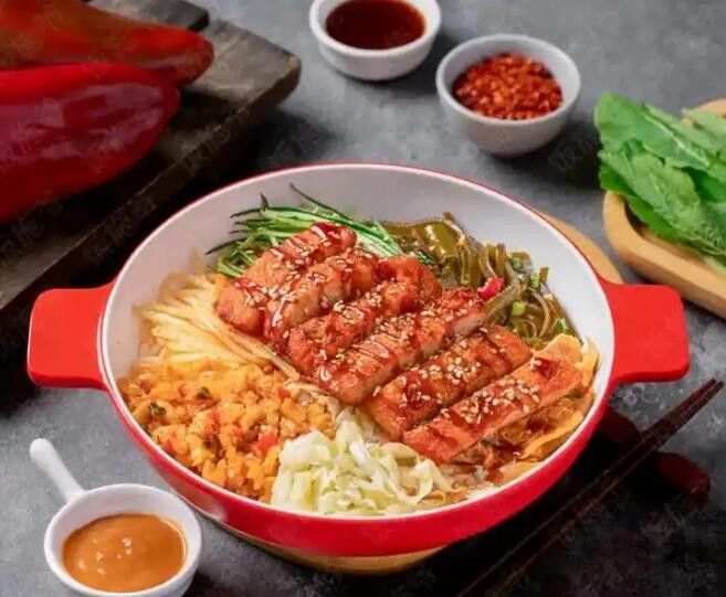 肴可及脆皮鸡烤肉饭加盟
