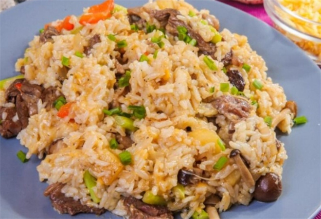 红烧牛肉炒饭 红烧牛肉炒饭